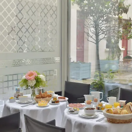 Hotel Unic Renoir Saint Germain Paris