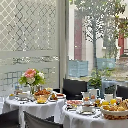 Hotel Unic Renoir Saint Germain Paris