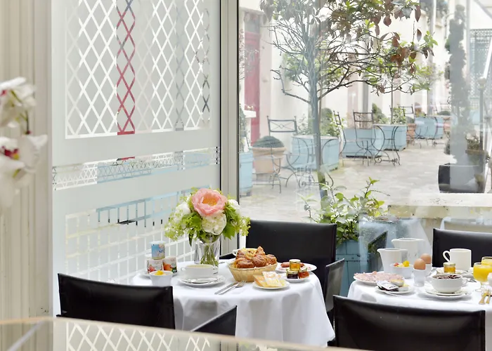 Hotel Unic Renoir Saint Germain 3*