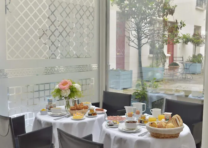 Hotel Unic Renoir Saint Germain Paris