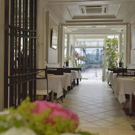 Hotel Unic Renoir Saint Germain