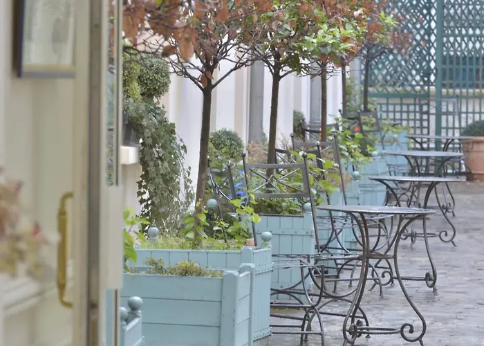 Hotel Unic Renoir Saint Germain Paris