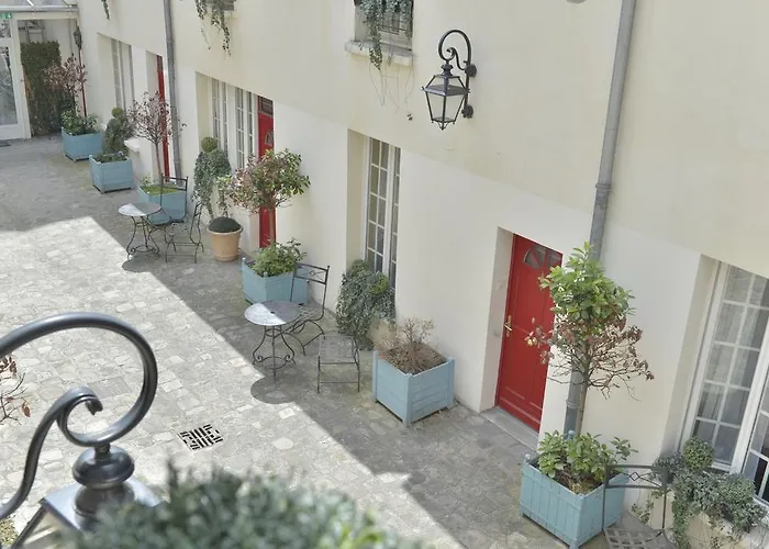 Hotel Unic Renoir Saint Germain Paris