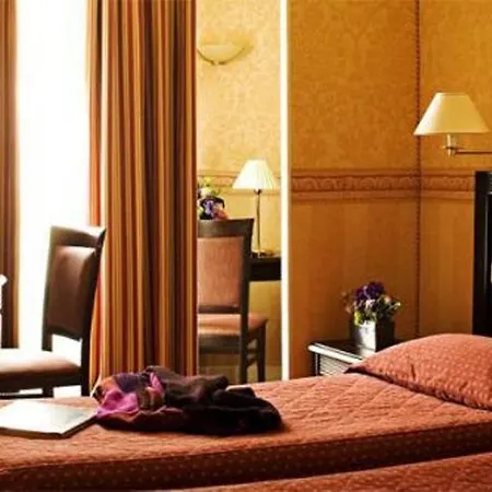 Hotel Unic Renoir Saint Germain Paris